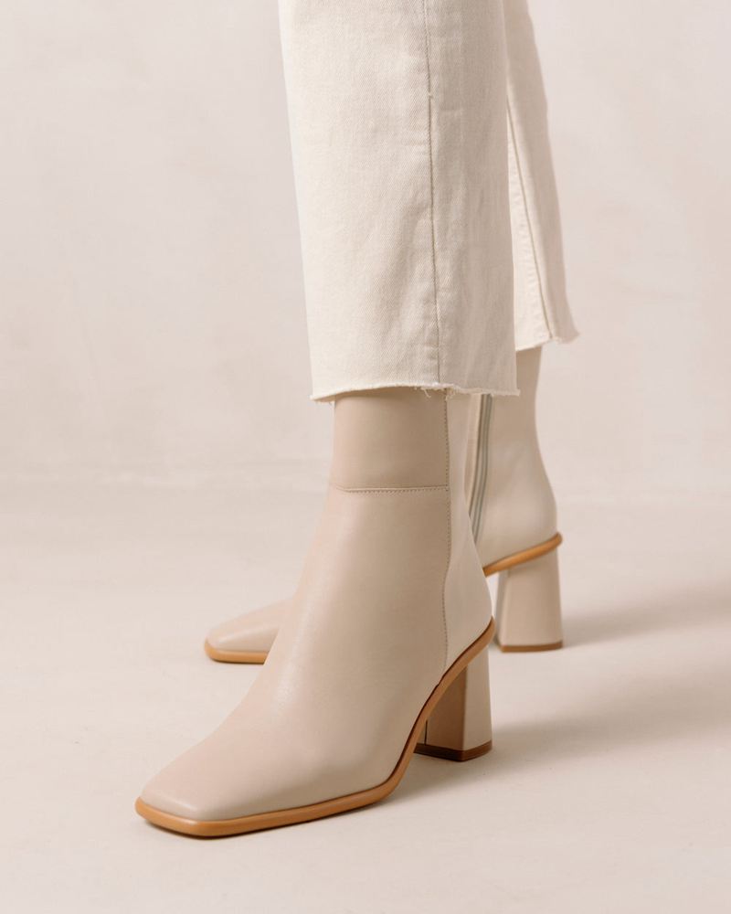 Beige/Cream Alohas West Leather Women's Ankle Boots | FNDOM3471