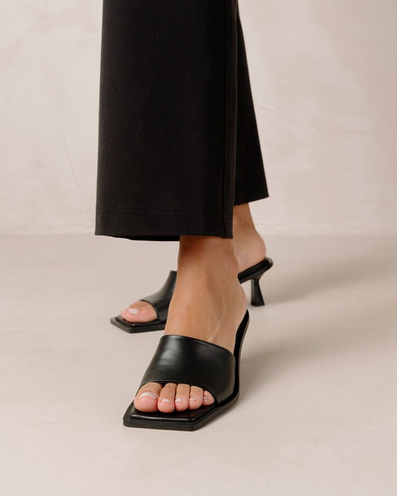 Black Alohas Daphne Leather Women's Sandals | SWTLH9325