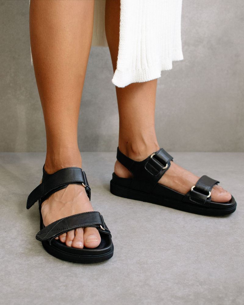 Black Alohas Traveller Hook Loop Women's Sandals | TSLCZ8563