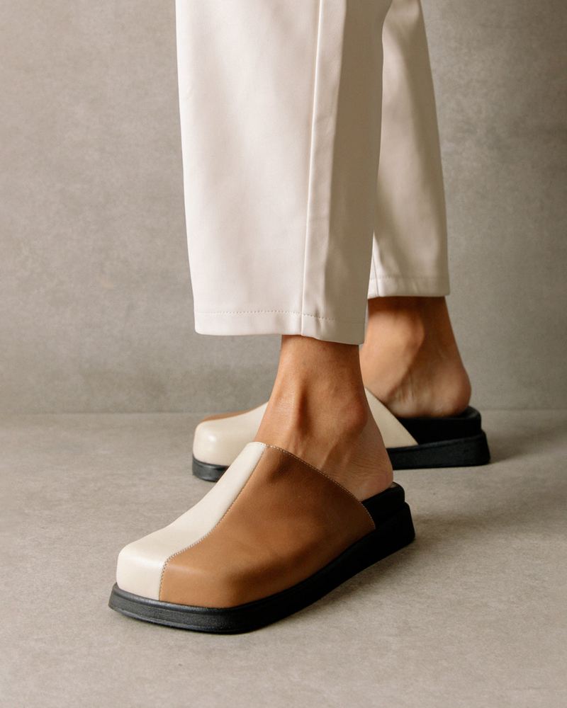 Brown/White Alohas Whiz Bicolor Leather Women's Mules | JHODE1760