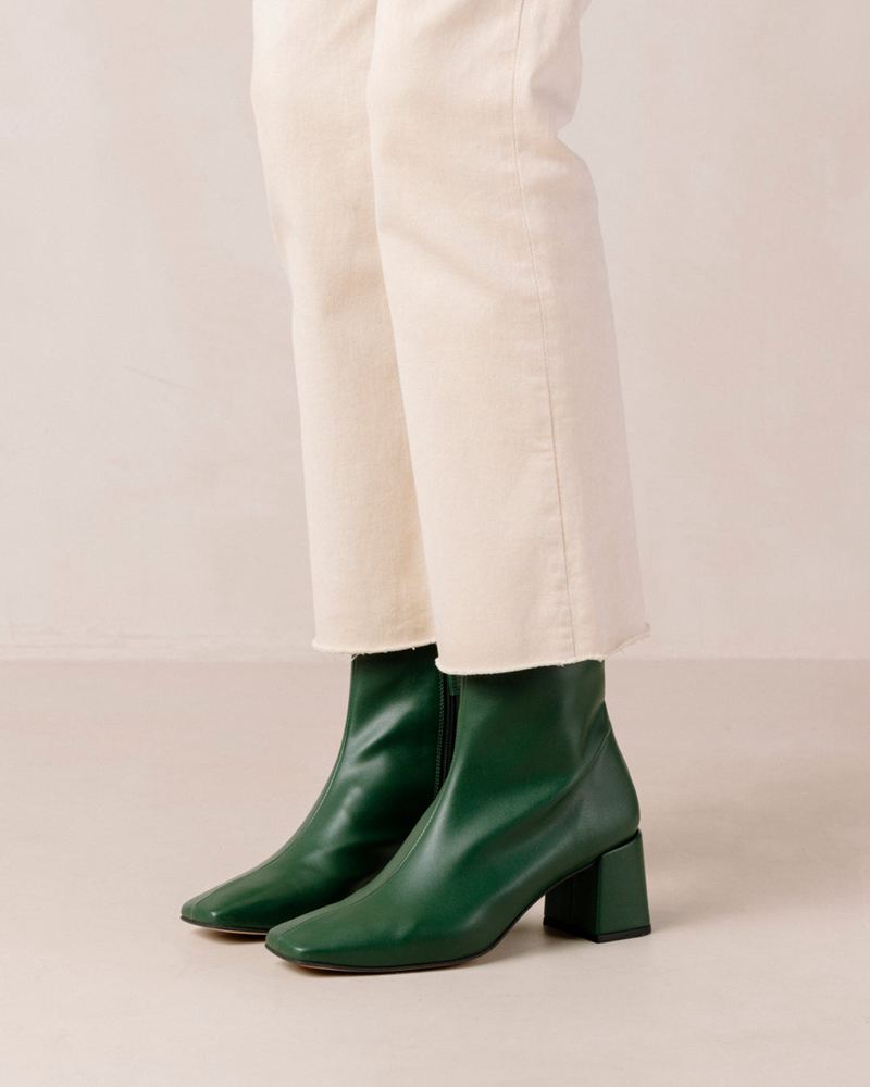 Green Alohas Watercolor Vegan Leather Women's Ankle Boots | LYRAN8023