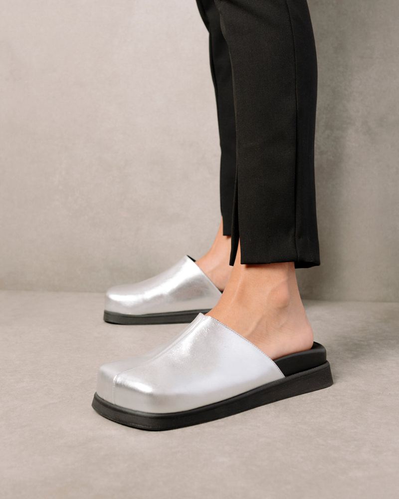 Silver Alohas Whiz Leather Women's Mules | LOMCY2951