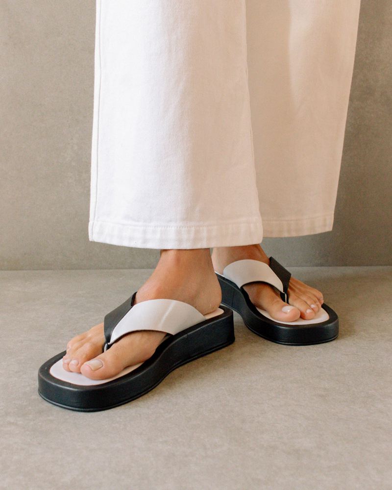 White/Black Alohas Overcast Bicolor Leather Women's Sandals | PSJAQ4968