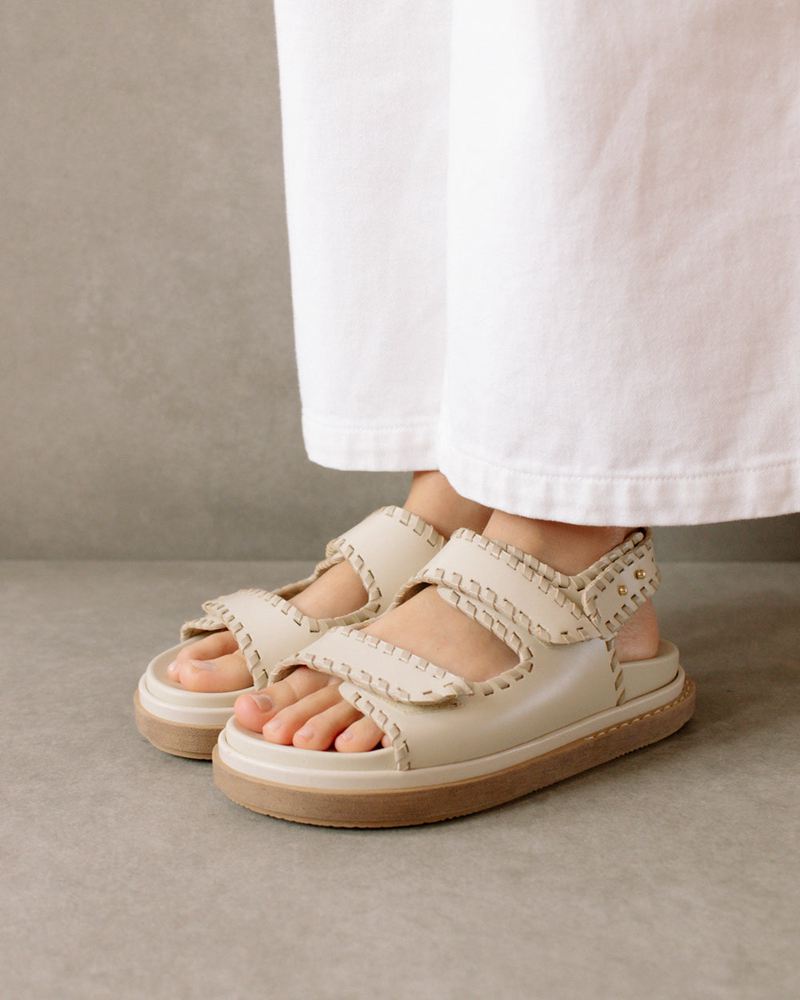 Beige Alohas Barrel Leather Women's Sandals | XEDZS5391