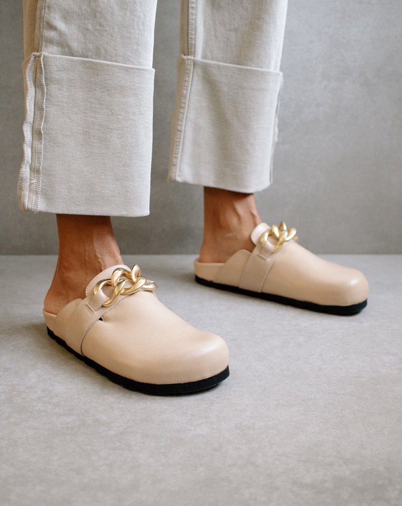 Beige Alohas Fireplace Women's Mules | KNDUV2607