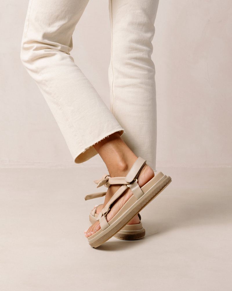 Beige Alohas Tied Together Leather Women's Sandals | EAZJY3012