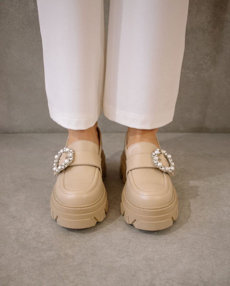 Beige Alohas Trailblazer Crystal Leather Women's Loafers | UCSHY4057