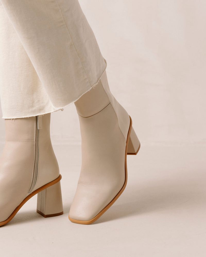 Beige/Cream Alohas West Leather Women's Ankle Boots | FNDOM3471