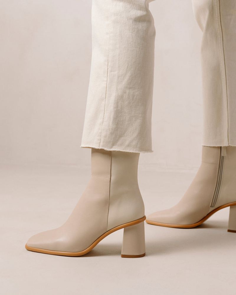 Beige/Cream Alohas West Leather Women's Ankle Boots | FNDOM3471