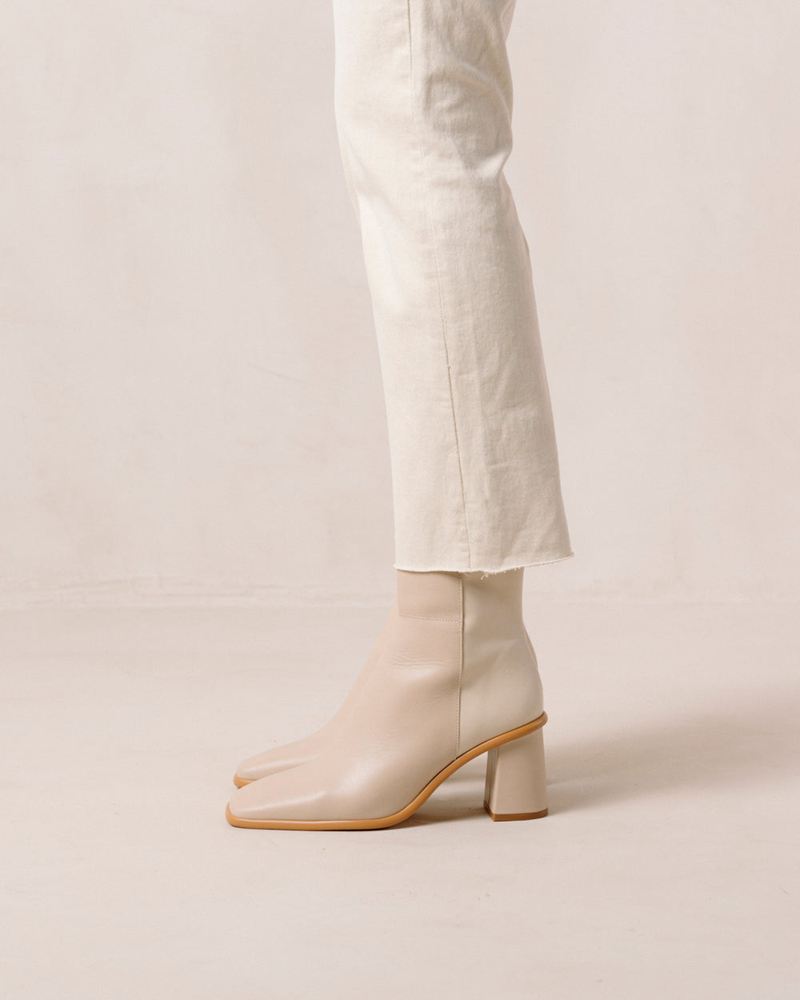 Beige/Cream Alohas West Leather Women's Ankle Boots | FNDOM3471