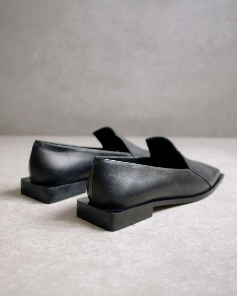 Black Alohas Kaizen Leather Women's Mules | VHBFG5287