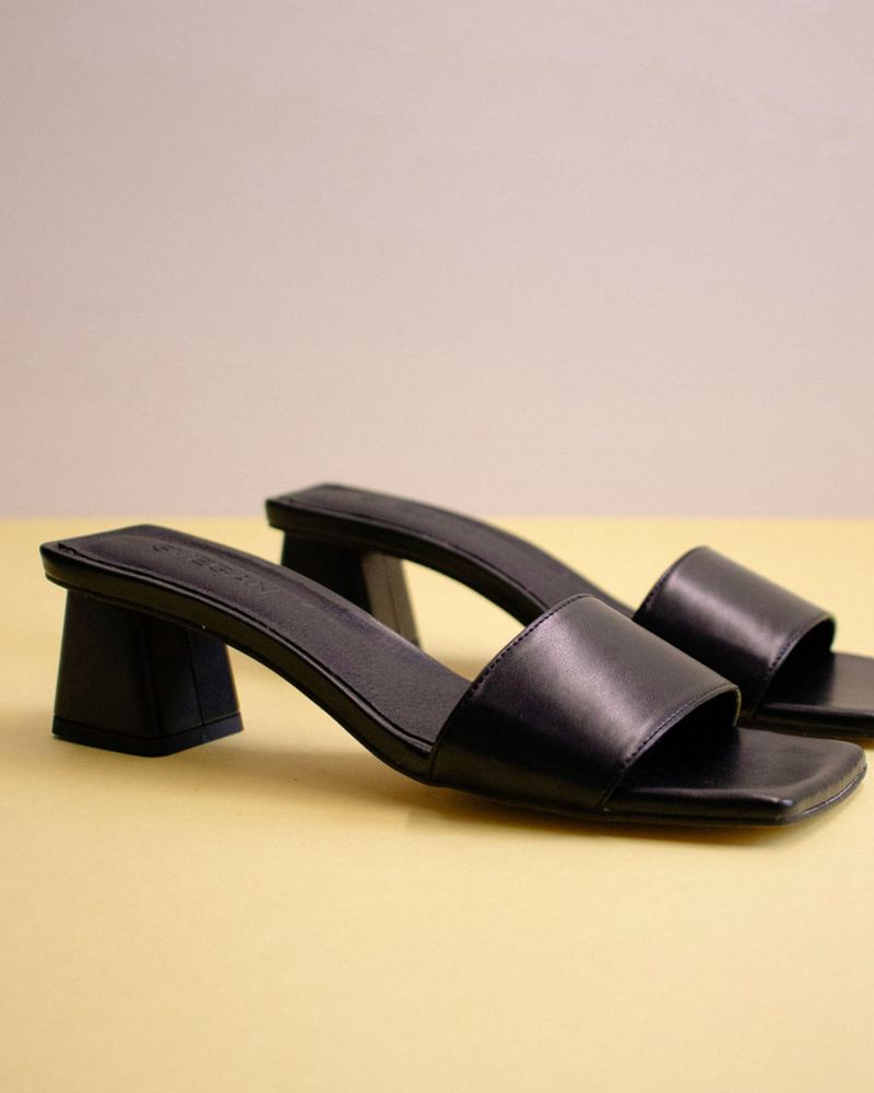 Black Alohas Squared Vegan Leather Women's Sandals | SJHXL1025