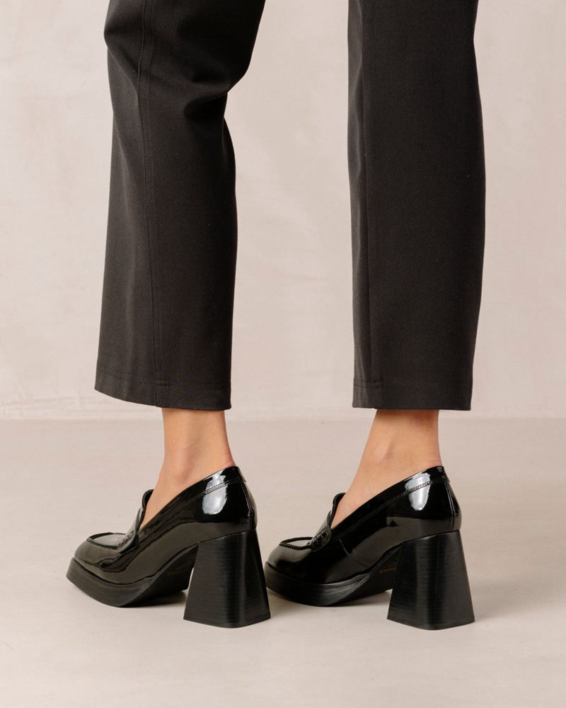 Black Alohas Take Off Women's Loafers | VRKFL4175