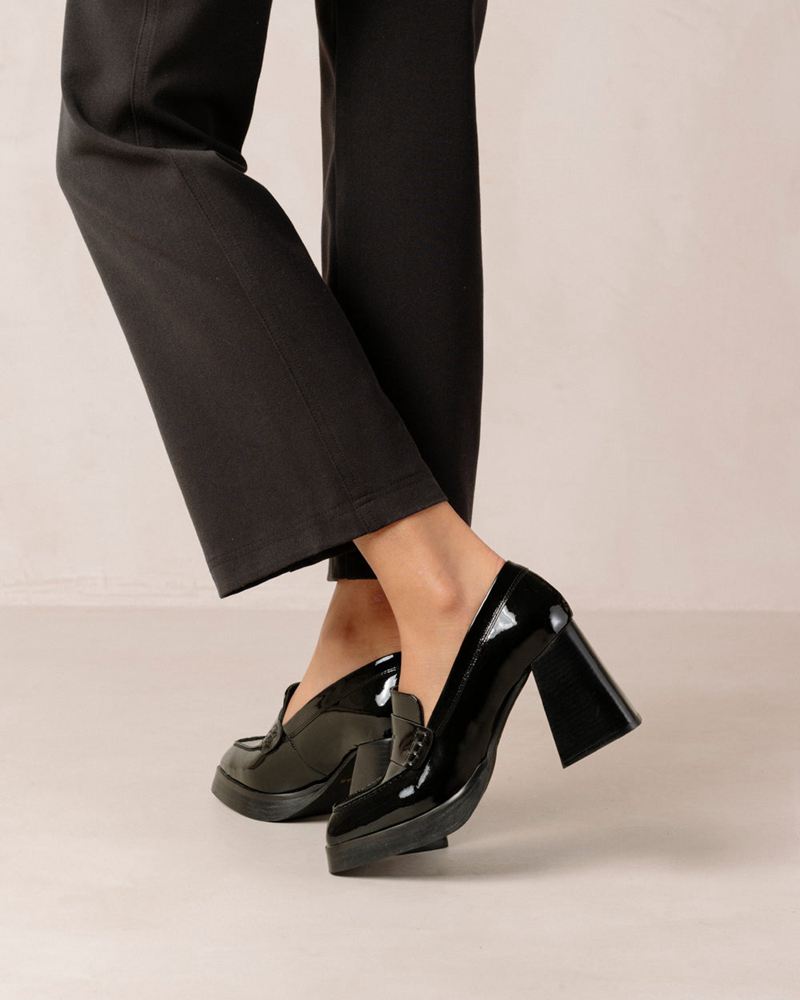 Black Alohas Take Off Women's Loafers | VRKFL4175