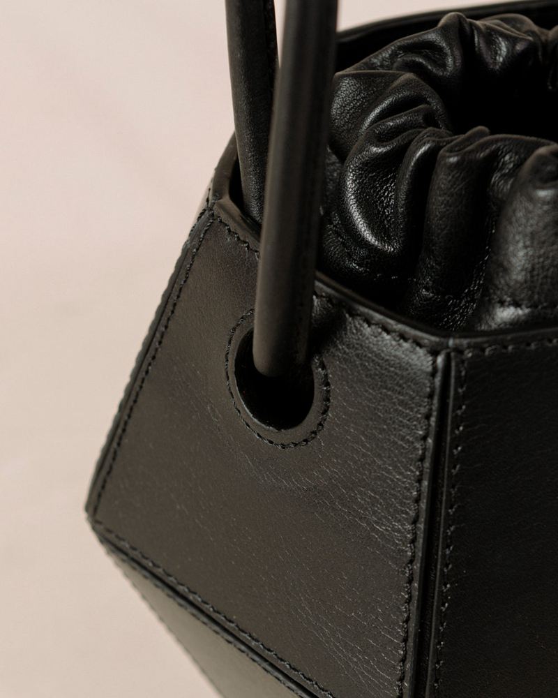 Black Alohas The V Leather Women's Bags | HMJAL2384