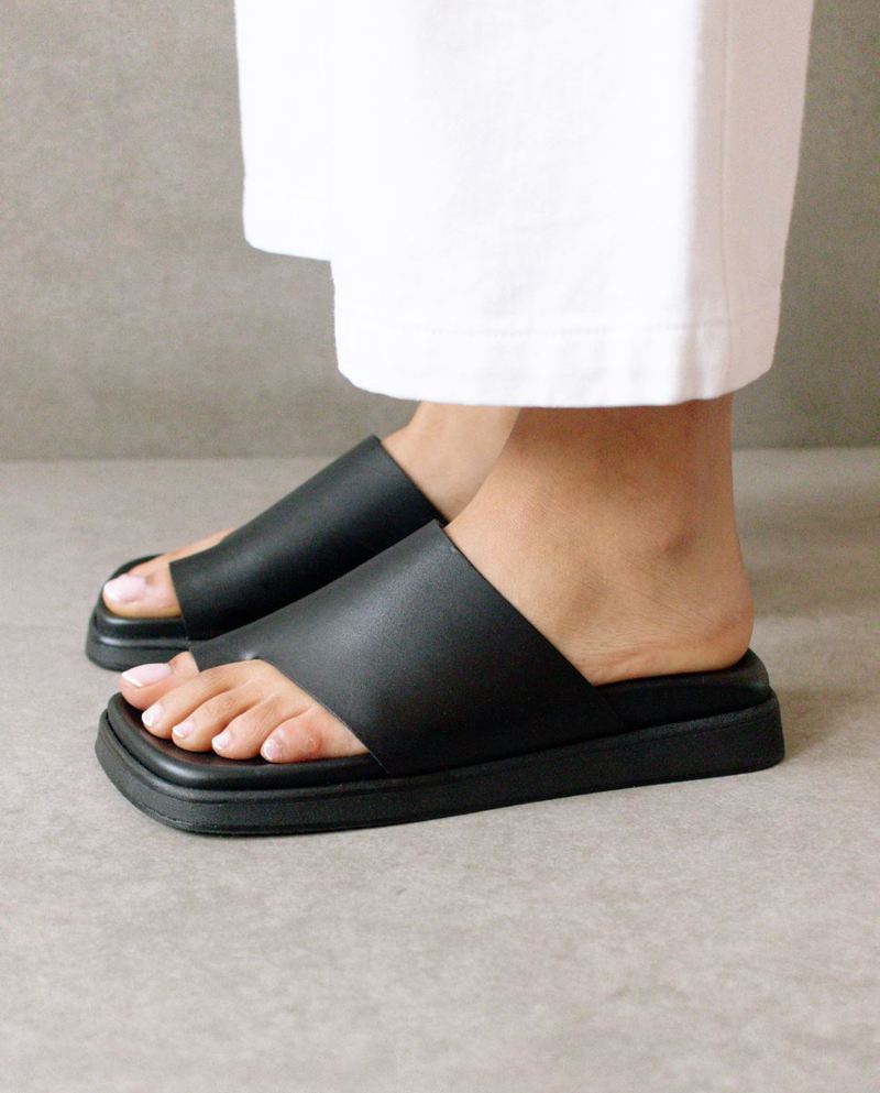 Black Alohas Toe Ring Flop Leather Women's Sandals | NHKTM3261