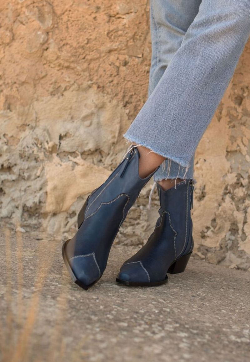 Blue Alohas Buffalo Leather Women's Ankle Boots | WAVPS6805