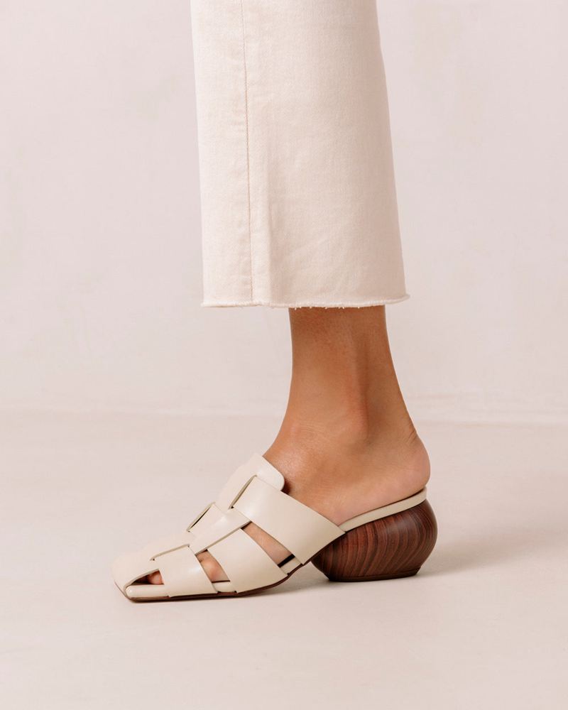 Cream Alohas Ruby Leather Women's Mules | LCUFZ3926