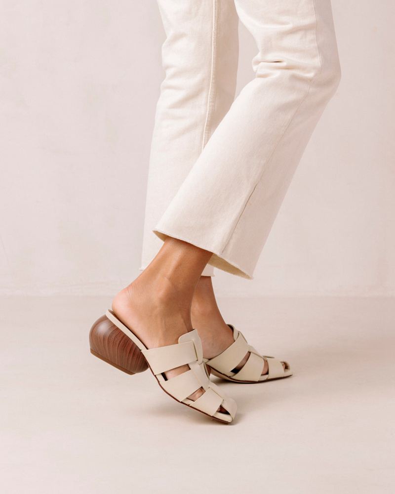 Cream Alohas Ruby Leather Women's Mules | LCUFZ3926