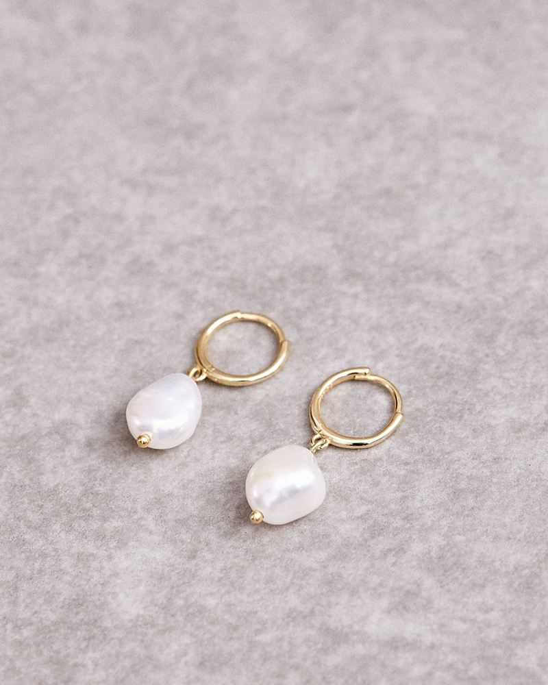 Gold Alohas Teardrop Pearl Women's Earrings | AXVJO9273