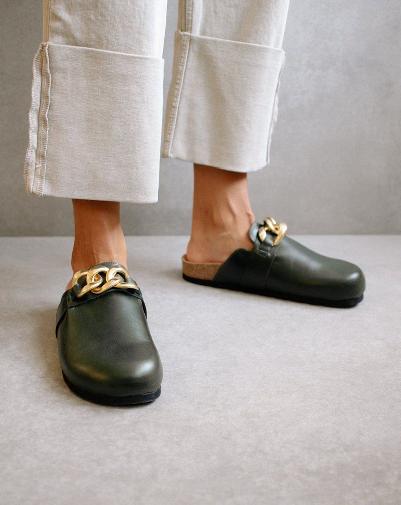 Green Alohas Fireside Chain Leather Women's Mules | PGIWV3780