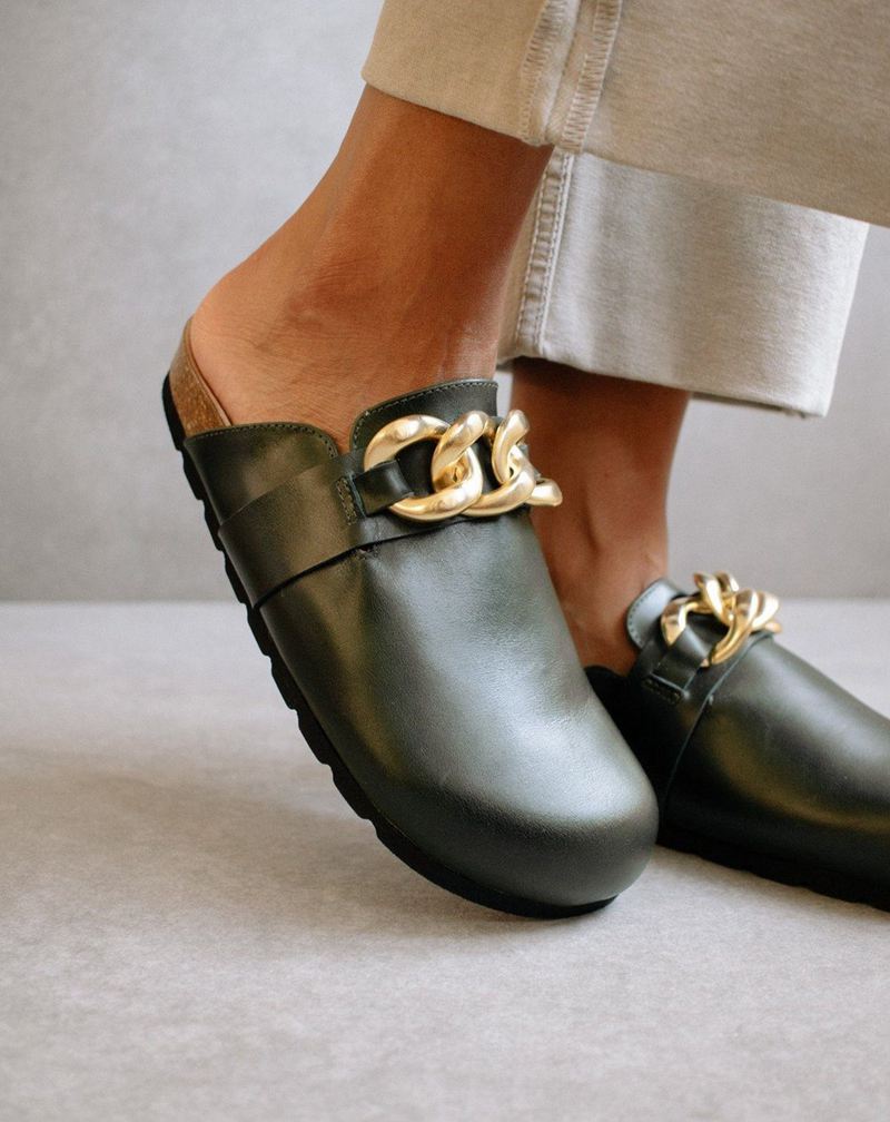 Green Alohas Fireside Chain Leather Women's Mules | PGIWV3780