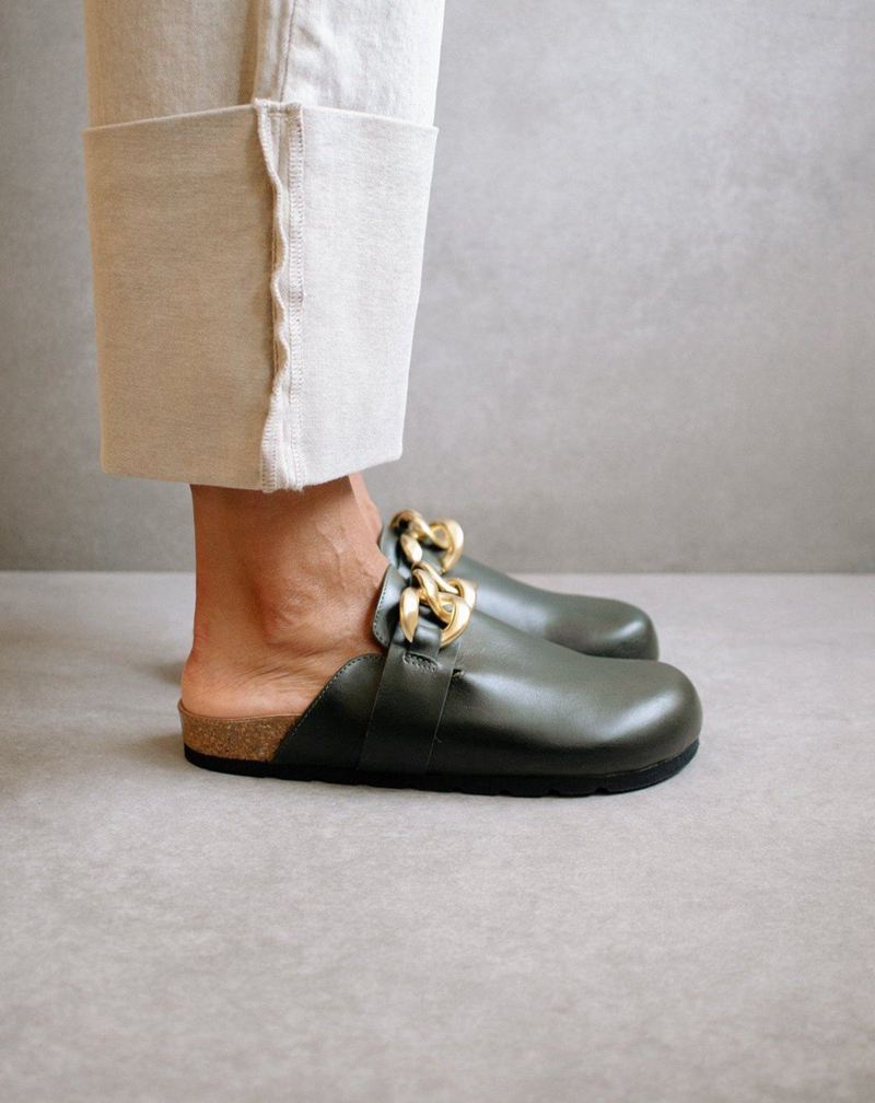 Green Alohas Fireside Chain Leather Women's Mules | PGIWV3780