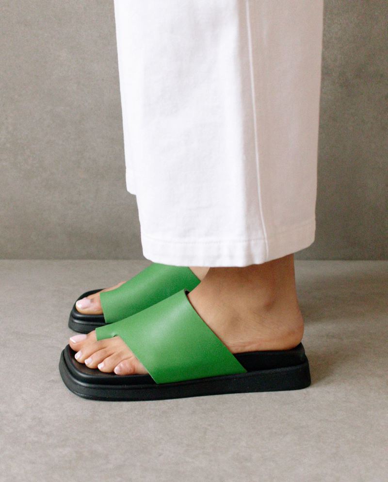 Green Alohas Toe Ring Flop Women's Sandals | UNZFQ3624