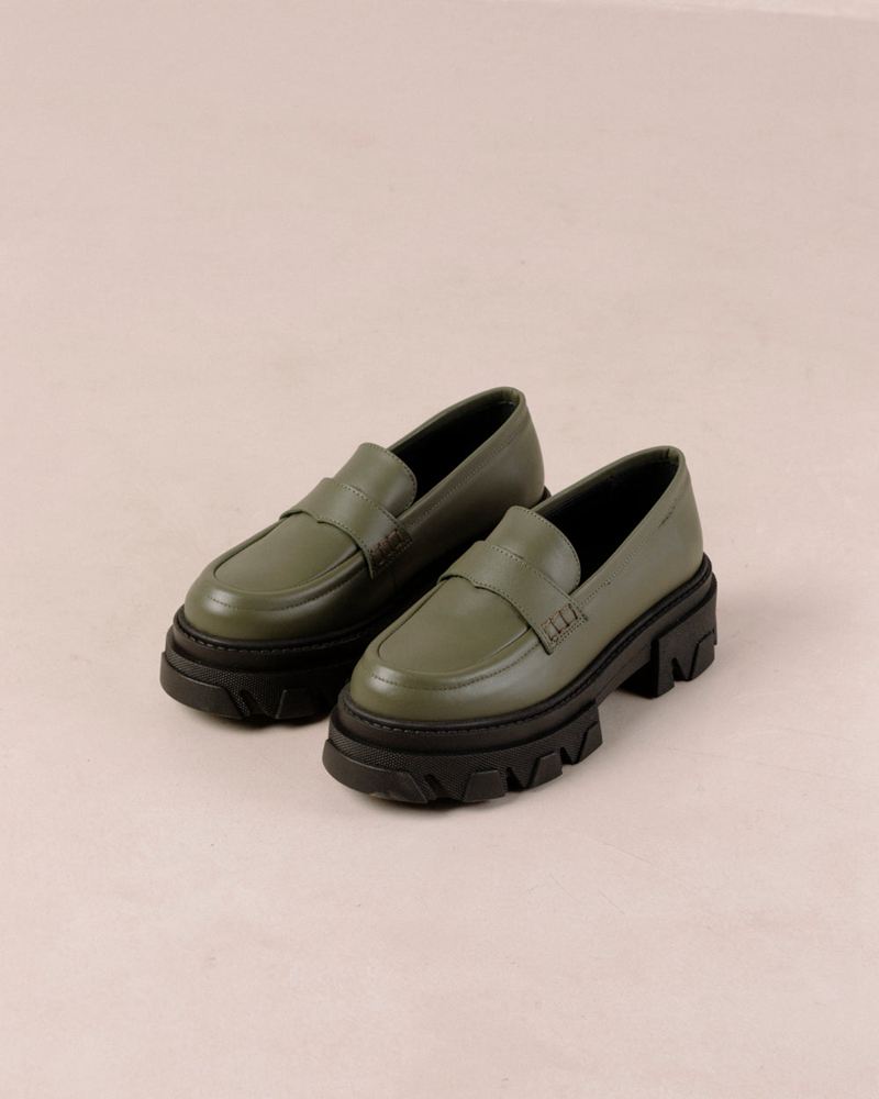 Olive Alohas Trailblazer Leather Women's Loafers | LPFTI8265