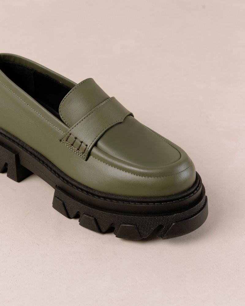 Olive Alohas Trailblazer Leather Women's Loafers | LPFTI8265