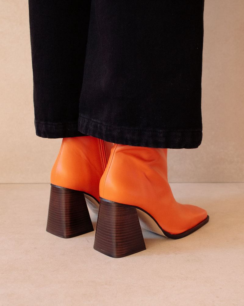 Orange Alohas South Leather Women's Ankle Boots | BUIAC5043