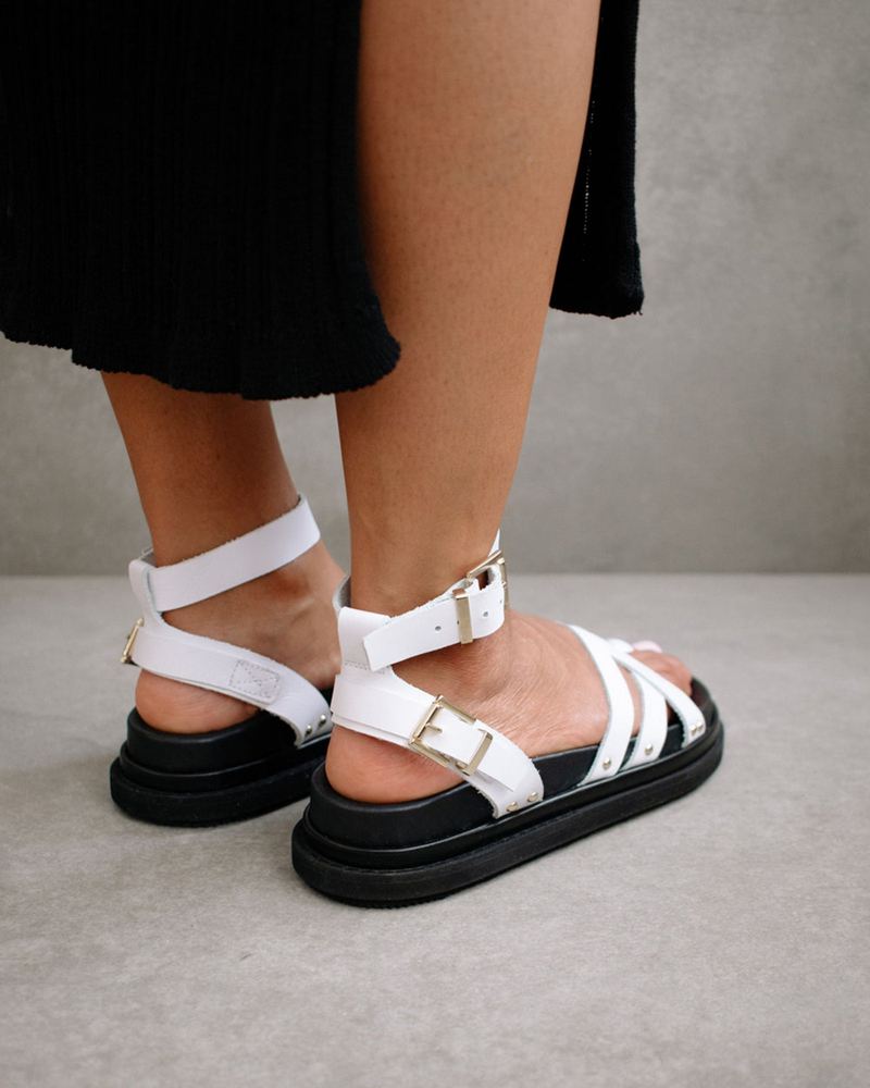 White Alohas Buckle Up Women's Sandals | KUQPY9547