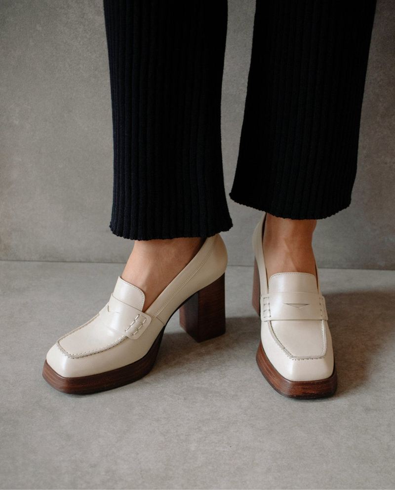 White Alohas Busy Leather Women's Loafers | QXOIT7435