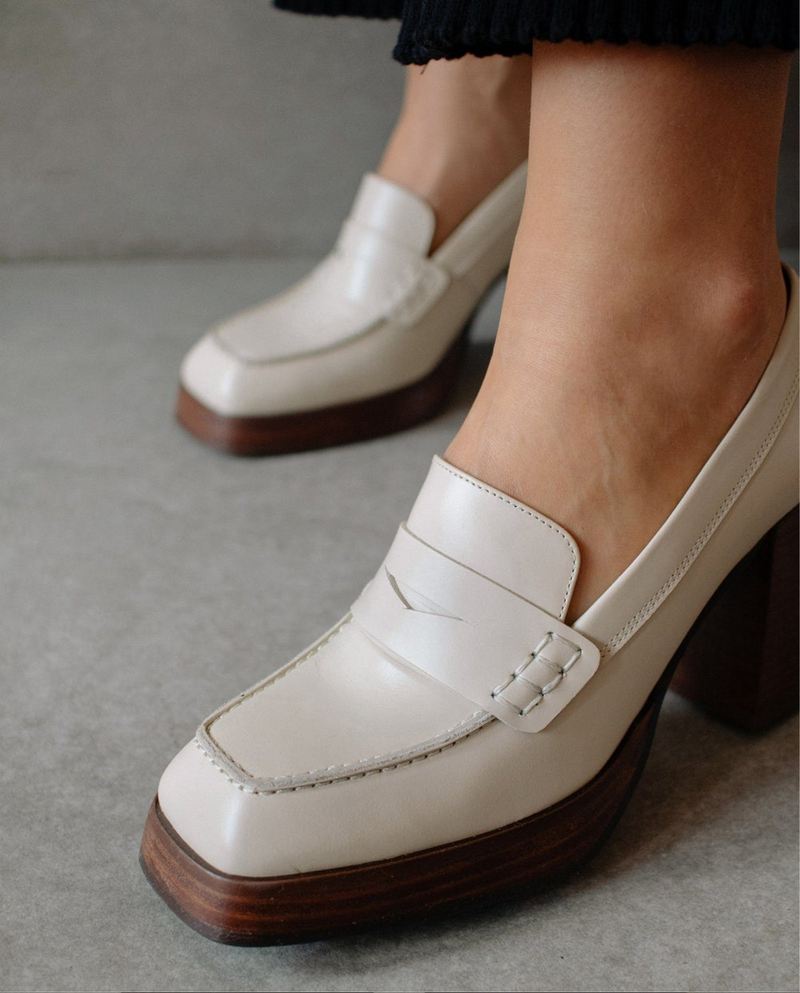 White Alohas Busy Leather Women's Loafers | QXOIT7435