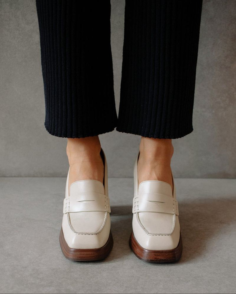 White Alohas Busy Leather Women's Loafers | QXOIT7435