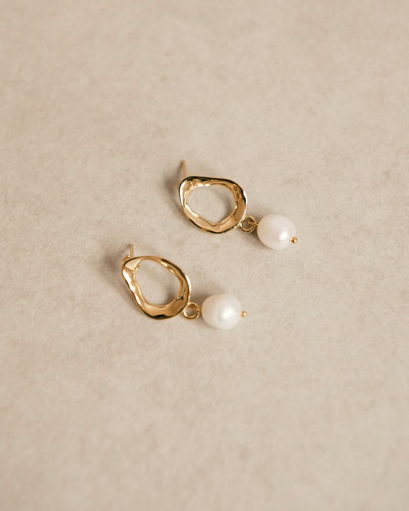 White Alohas Cocoa Women's Earrings | YELJD3196