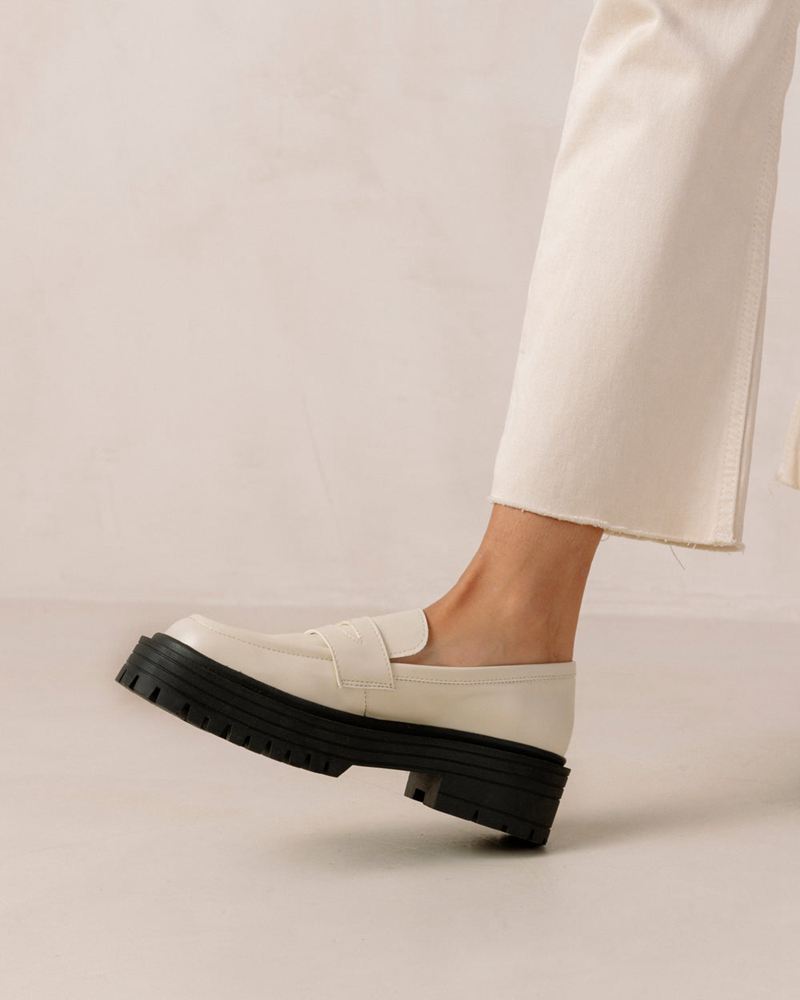 White Alohas Mask Vegan Leather Women's Loafers | TPBRN8596