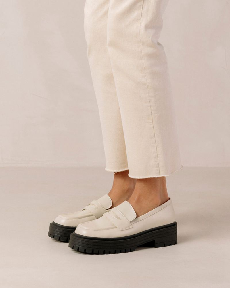 White Alohas Mask Vegan Leather Women's Loafers | TPBRN8596