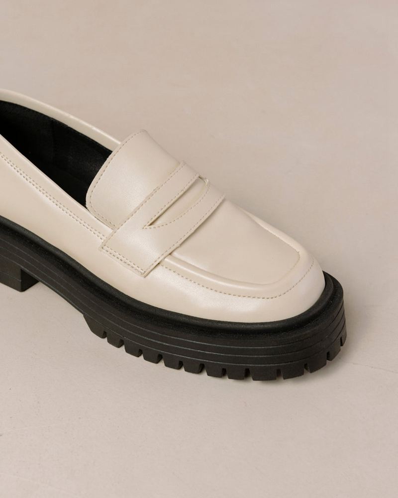 White Alohas Mask Vegan Leather Women's Loafers | TPBRN8596