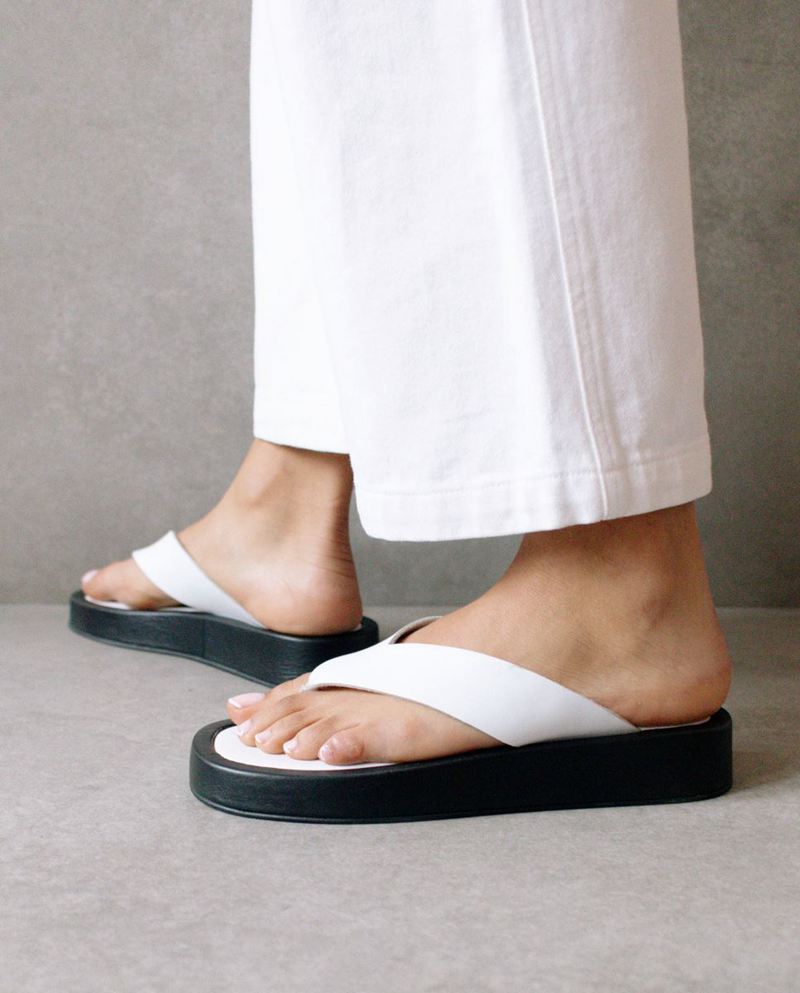 White Alohas Overcast Leather Women's Sandals | IRYNX3478