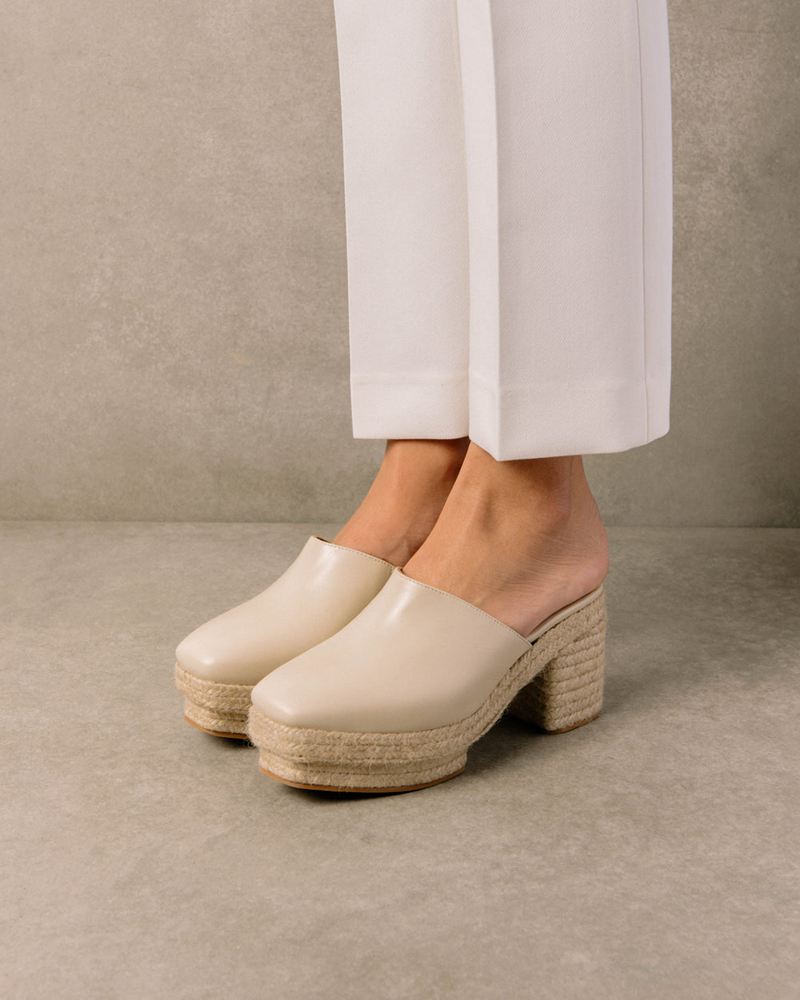 White Alohas Pico Leather Women's Mules | IHAPF4372