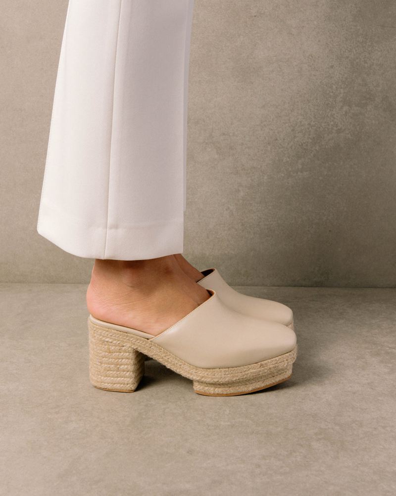 White Alohas Pico Leather Women's Mules | IHAPF4372