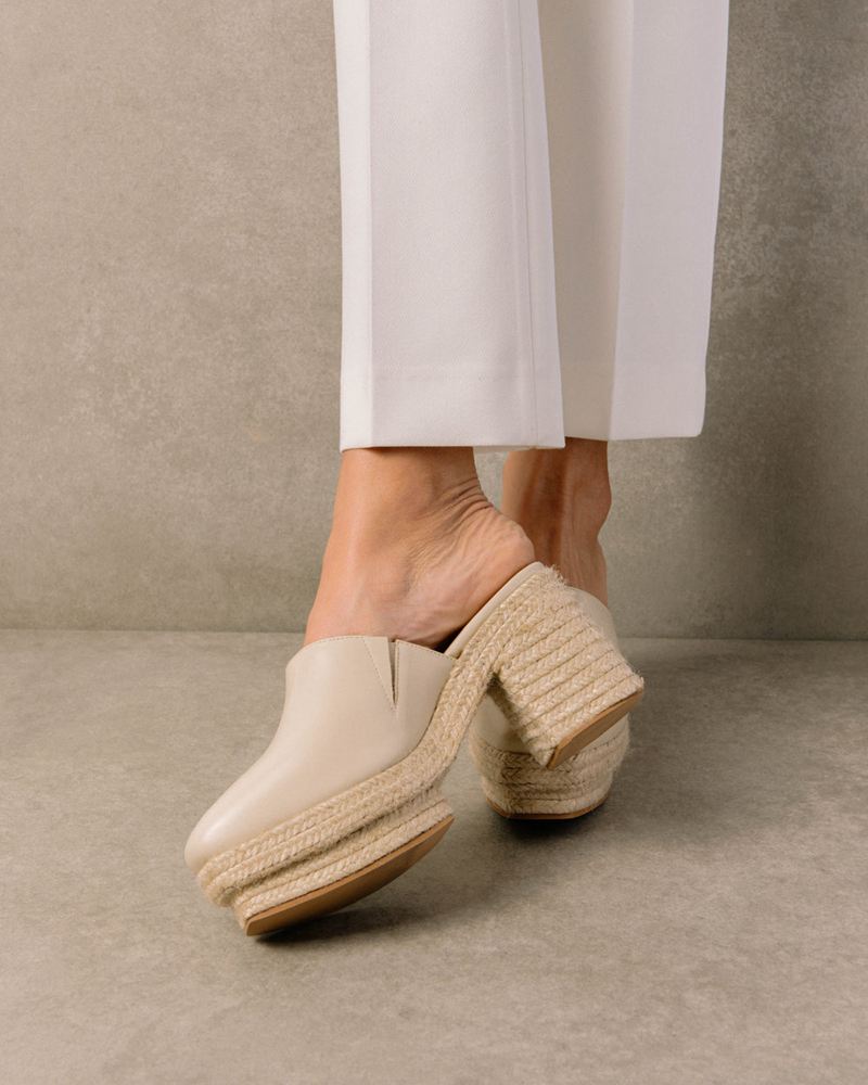 White Alohas Pico Leather Women's Mules | IHAPF4372