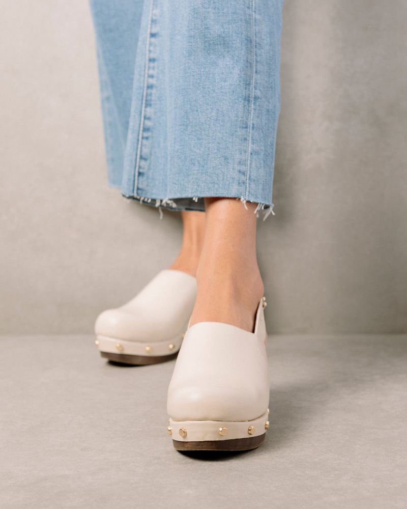 White Alohas Vinyl Leather Women's Mules | EAPDL4290