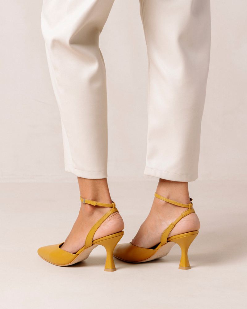 Yellow Alohas Cinderella Leather Women's Heels | QTAUO3092