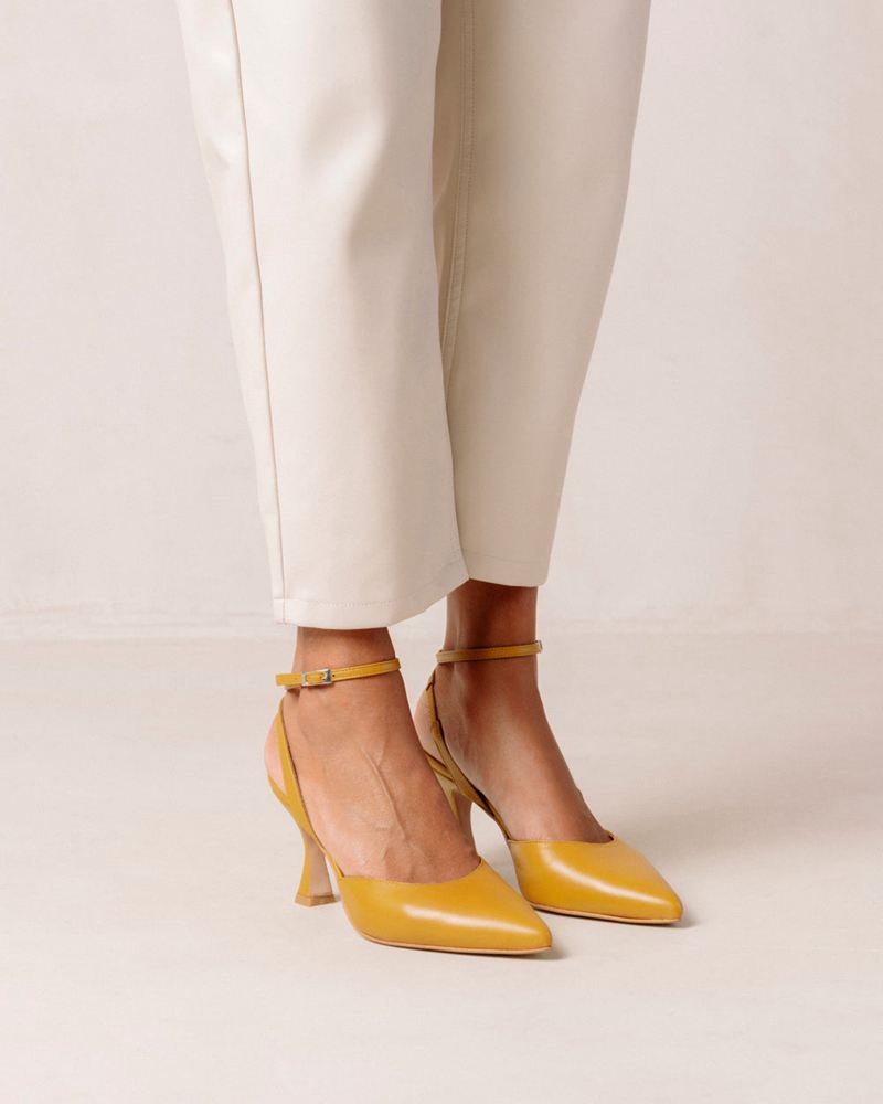 Yellow Alohas Cinderella Leather Women's Heels | QTAUO3092