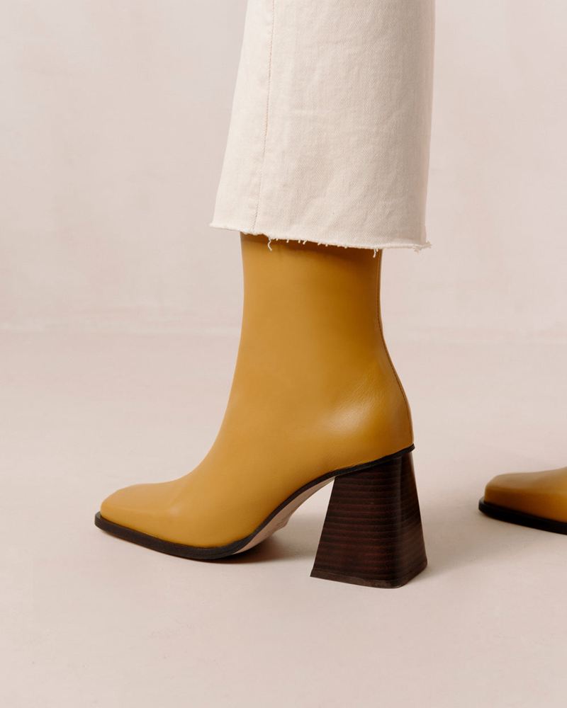 Yellow Alohas South Leather Women's Ankle Boots | MJBKQ1896