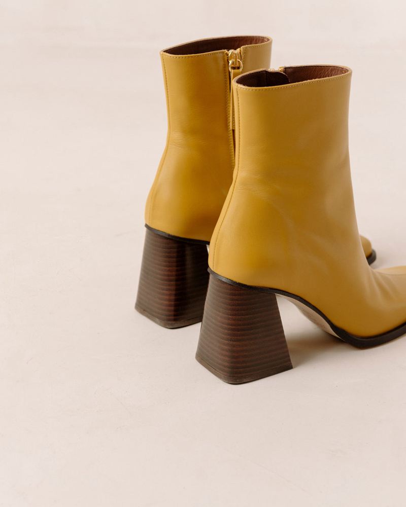 Yellow Alohas South Leather Women's Ankle Boots | MJBKQ1896