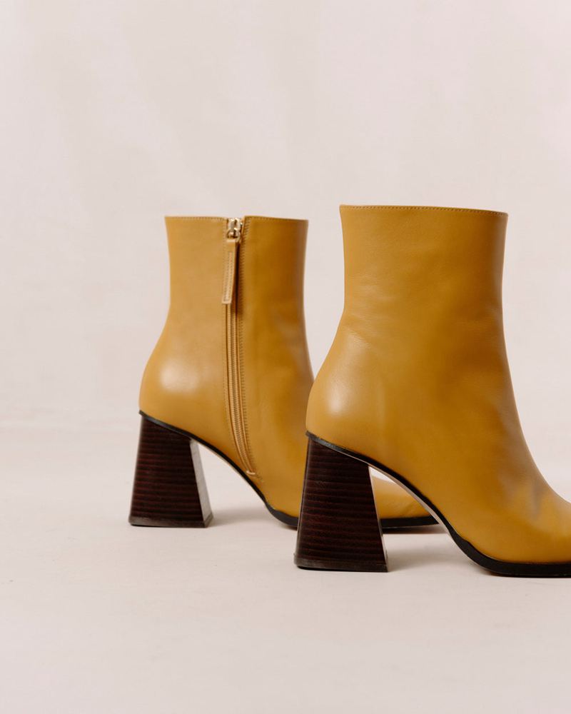 Yellow Alohas South Leather Women's Ankle Boots | MJBKQ1896