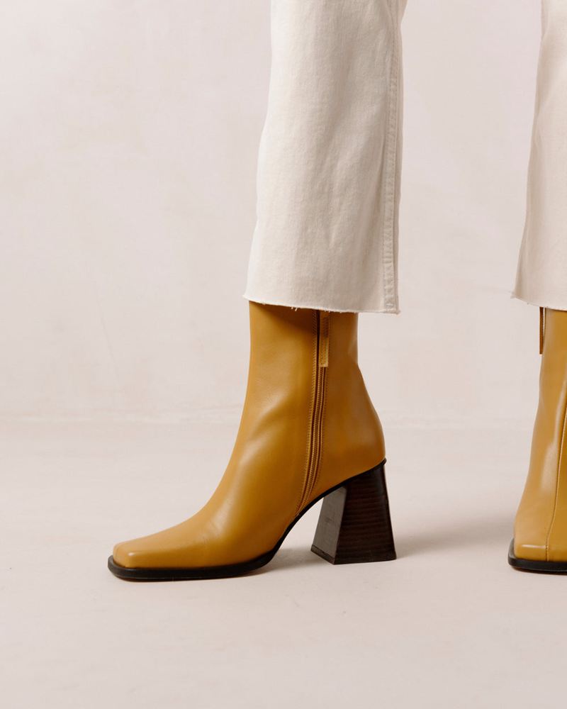 Yellow Alohas South Leather Women's Ankle Boots | MJBKQ1896